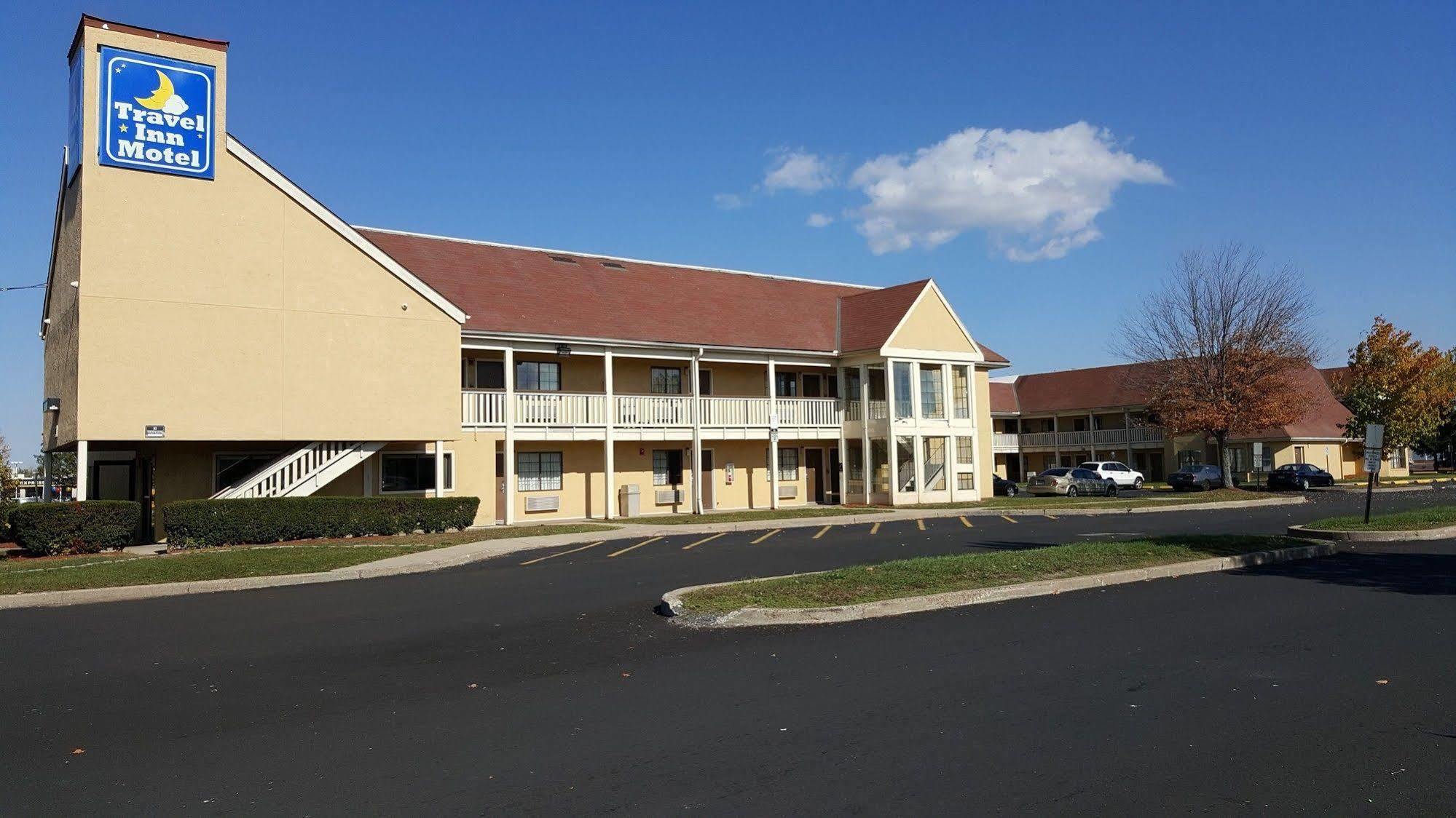 Travel Inn Motel Hartford Exterior foto